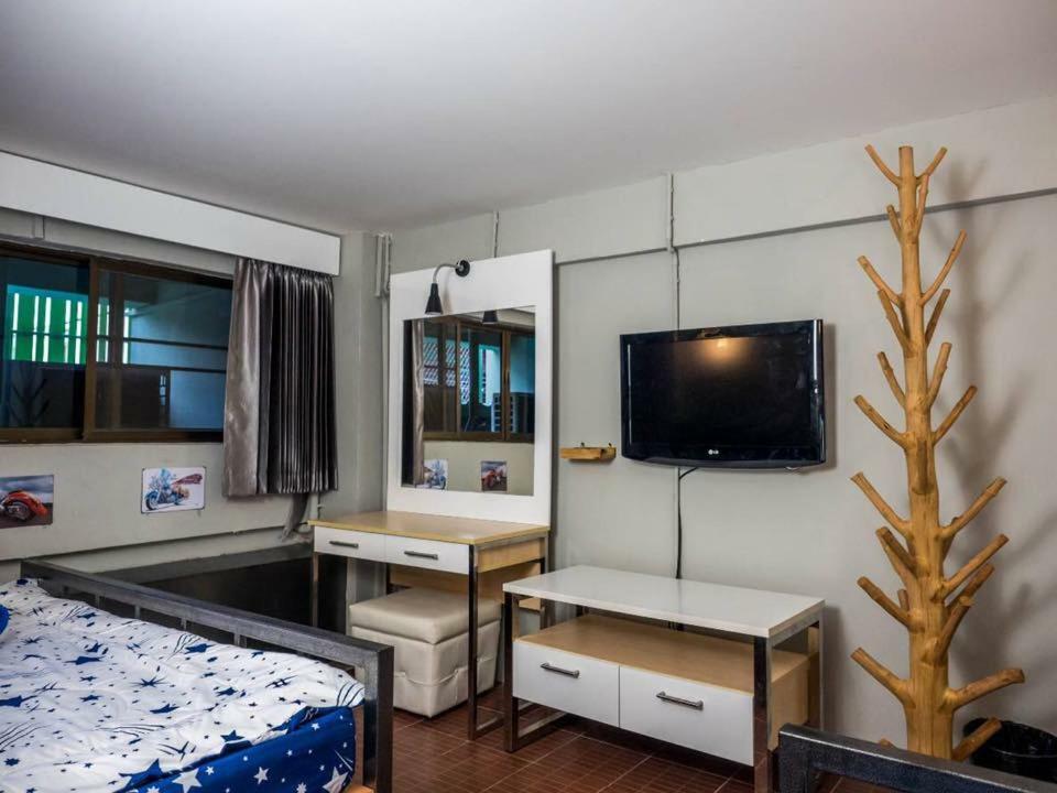 Enjoy House Hostel Chiang Mai Buitenkant foto