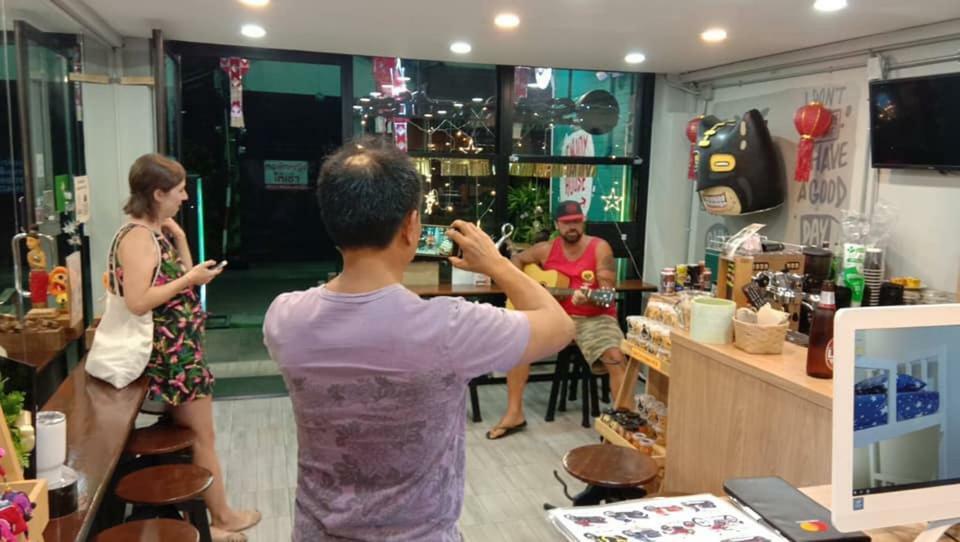 Enjoy House Hostel Chiang Mai Buitenkant foto