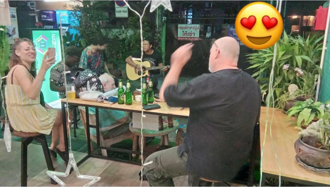 Enjoy House Hostel Chiang Mai Buitenkant foto