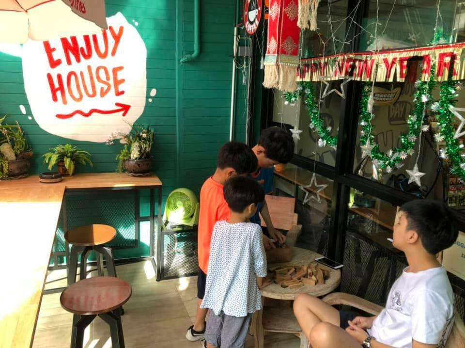 Enjoy House Hostel Chiang Mai Buitenkant foto